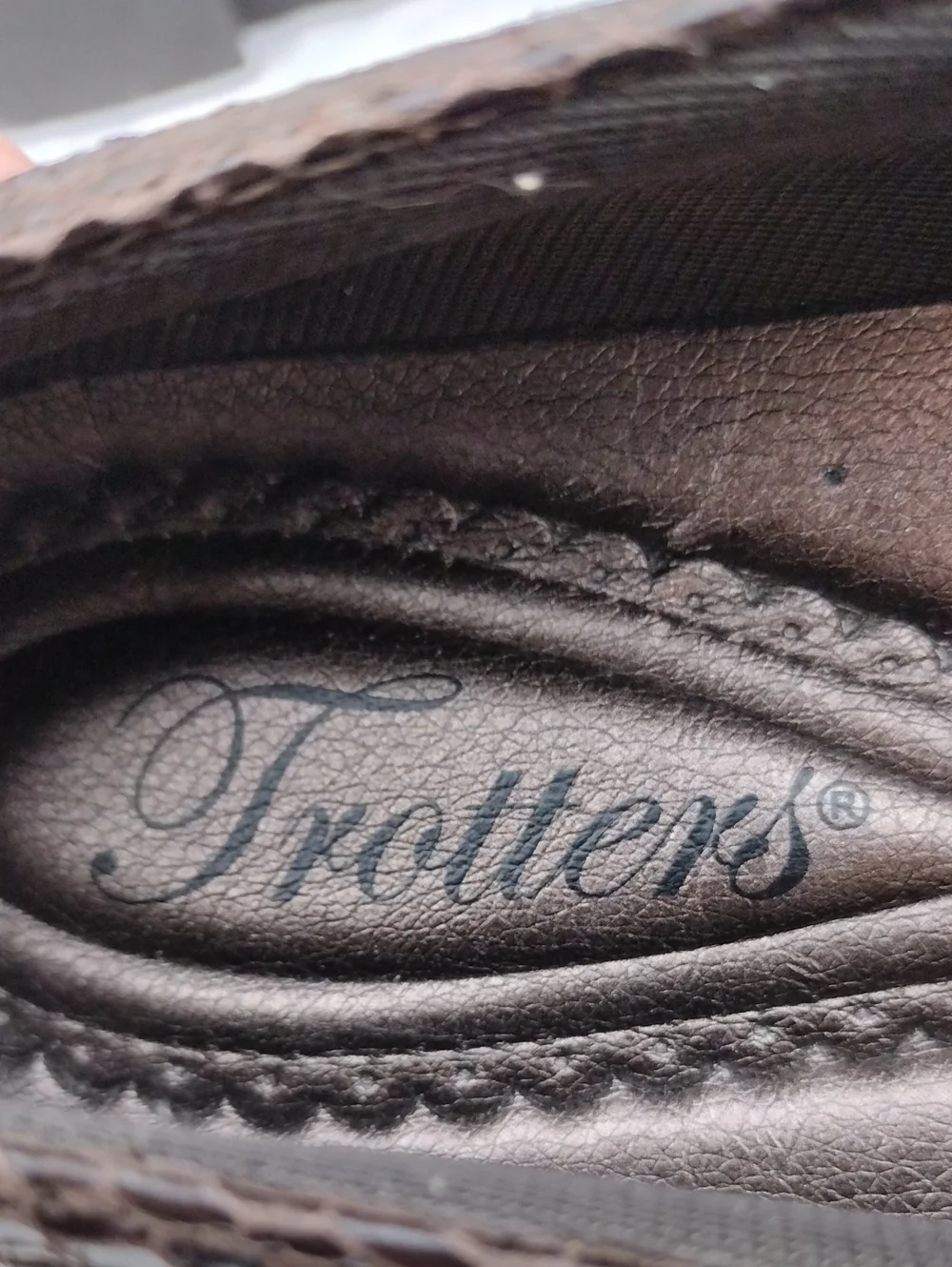 Trotters Brown Snakeskin Embossed Leather Almond Toe Low Heel Slip On Loafer
